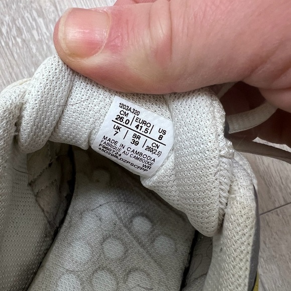 Athletic_Shoes